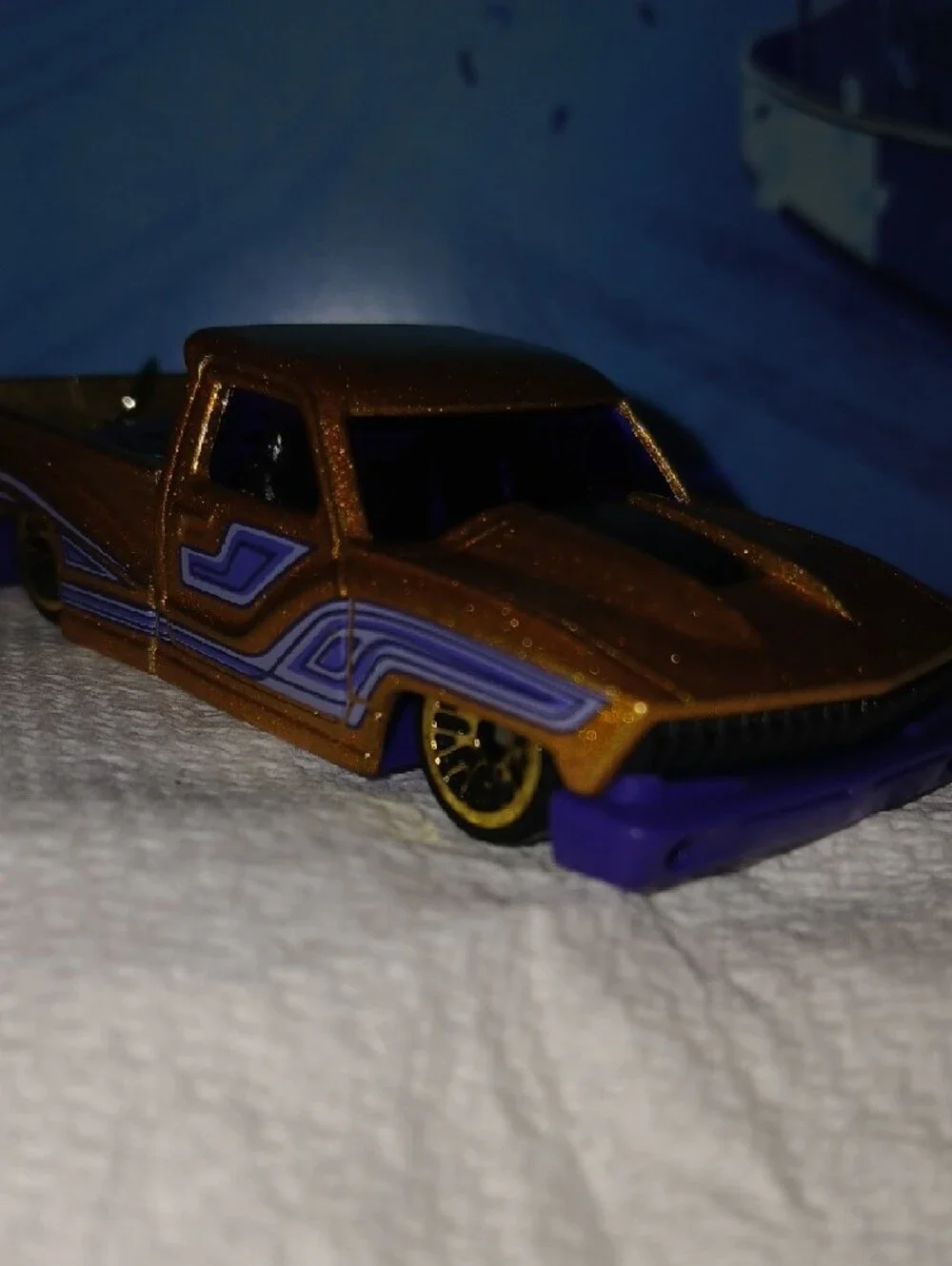Bounce'n BASS .Gold and Purple Pickup Truck Keychain - Hot Wheels Style